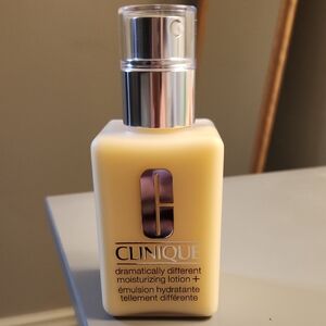 Clinique Dramatically Different Moisturizing Lotion - New